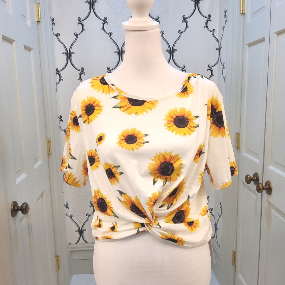 Sunflower crop top. JUNIORS Size 8 Romwe